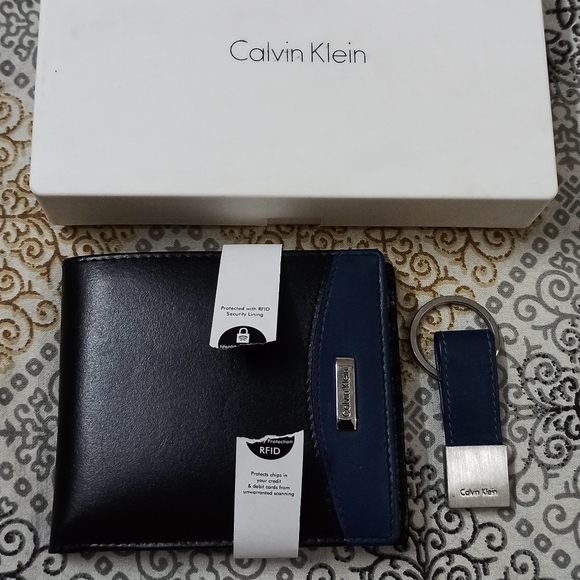 Calvin Klein - Picture 7 of 7